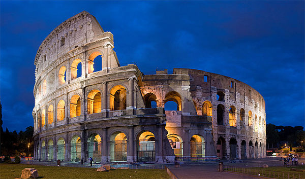 Italy: Rome Colosseum - Photo by DAVID ILIFF. License: CC-BY-SA 3.0